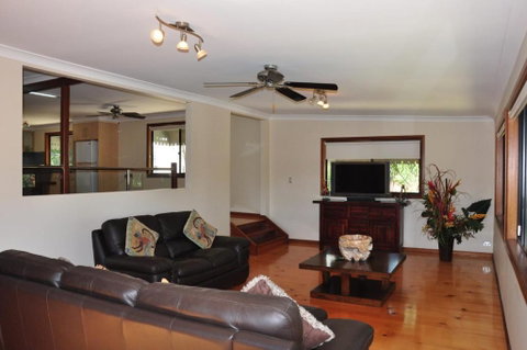 43 Double Island Drive Two Level Holiday Home With Swimming Pool. Located Close To Beach & CBD - Accommodation Perth 5