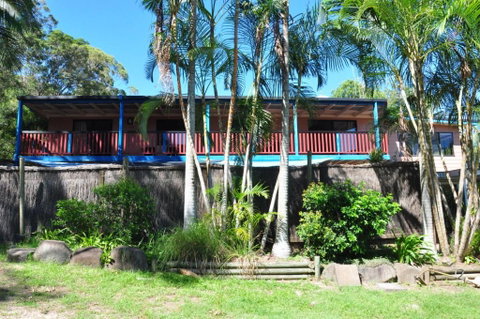 43 Double Island Drive Two Level Holiday Home With Swimming Pool. Located Close To Beach & CBD - Accommodation Perth 3