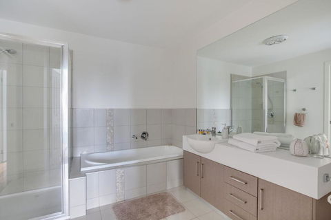 Modern McCrae Beauty - Perth Resorts 3