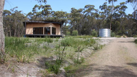BAY Of FIRES ECO HUT Off Grid Experience At Binalong Bay - Accommodation Perth 1