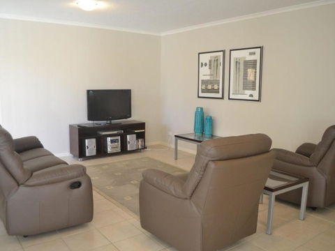 Beachside 4 With Airconditioning & Spa Bath - Accommodation Perth 4