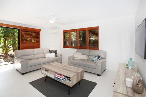 FABULOUS HOLIDAY HIDEAWAY COOLUM BEACH - Accommodation Perth 2