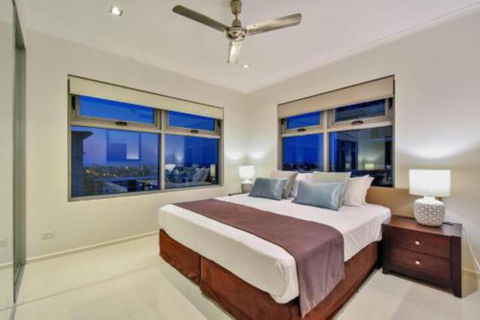 Oceana Darwin Central Oceanfront 3 Bedroom 2 Lounge Room Pool Gym Tennis Court Sleeps 9 - Perth Resorts 6