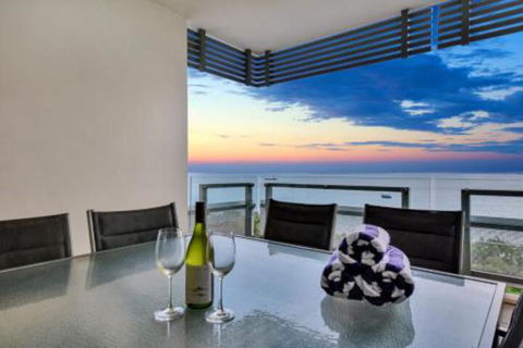 Oceana Darwin Central Oceanfront 3 Bedroom 2 Lounge Room Pool Gym Tennis Court Sleeps 9 - Perth Resorts 0