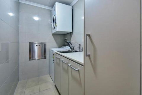 Oceana Darwin Central Oceanfront 3 Bedroom 2 Lounge Room Pool Gym Tennis Court Sleeps 9 - Perth Resorts 7