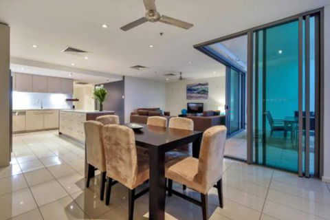 Oceana Darwin Central Oceanfront 3 Bedroom 2 Lounge Room Pool Gym Tennis Court Sleeps 9 - Perth Resorts 3