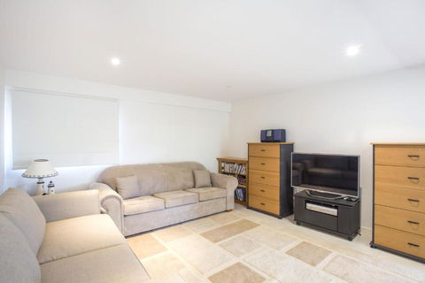 11 Riley St. Stylishly Modern - Accommodation Perth 6
