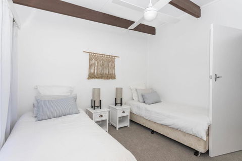 Mollymooks Tee To Sea 19 Buchan Street - Perth Resorts 5