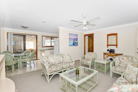 Powell 1A - Accommodation Perth 2