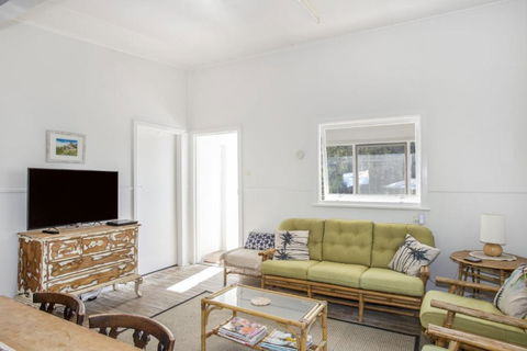 Retro Beach Cottage 681 Murramarang Rd - Accommodation Perth 2