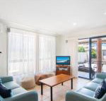 1 / 54 Parkes Airconditioned - Accommodation Perth