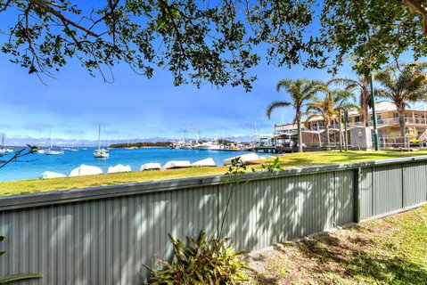 Sunset Beach House Soldiers Point Sleeps 9 - Accommodation Perth 3