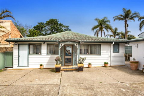 Sunset Beach House Soldiers Point Sleeps 9 - Accommodation Perth 5