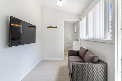 Sunset Beach House Soldiers Point Sleeps 9 - Accommodation Perth 6