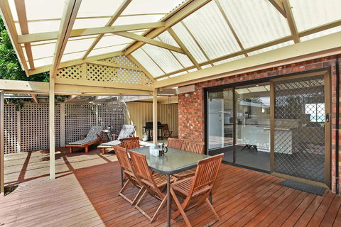 Right On The Beach At Moana - Accommodation Perth 3