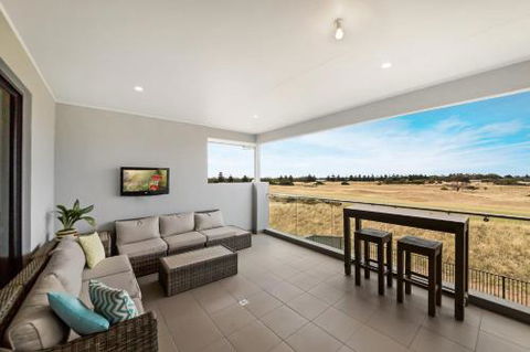 Tee Two On Troon 21 / 30 Troon Drive - Accommodation Perth 3