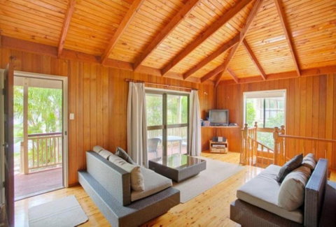 33 Cooloola Drive Rainbow Beach Walk To The Beach Pet Friendly - Accommodation Perth 3