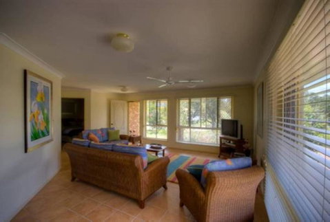 4 Boronia Place Rainbow Beach Perfect Convenient Location Fenced Yard - Accommodation Perth 6