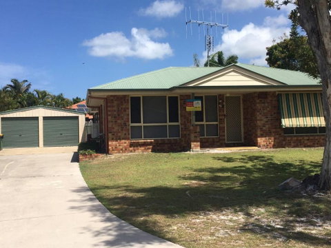 4 Boronia Place Rainbow Beach Perfect Convenient Location Fenced Yard - Accommodation Perth 2