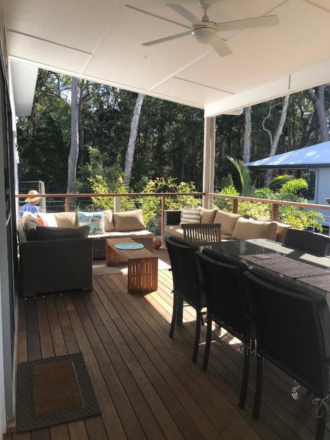 15 Esprit Drive Rainbow Shores Gorgeous Modern Beach House - Accommodation Perth 5