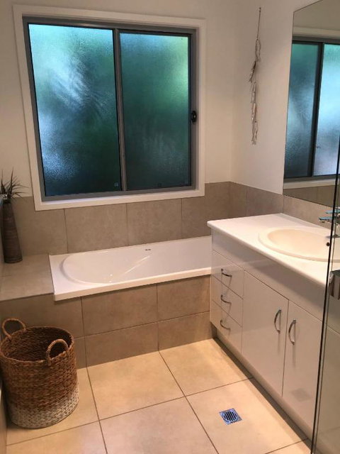 15 Esprit Drive Rainbow Shores Gorgeous Modern Beach House - Accommodation Perth 2