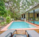 8 Ibis Court Rainbow Shores Swimming Pool Walk to Beach Executive Beach House - Accommodation Perth
