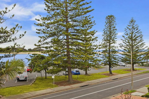 Caesars Palace 4 - Accommodation Perth 5