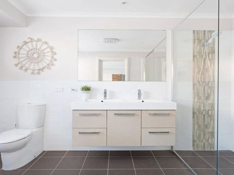 Beach Shac On Parkway! - Accommodation Perth 2
