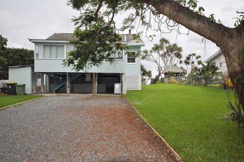 Golden Sands At Beachmere - Accommodation Perth 1