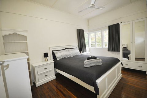 Golden Sands At Beachmere - Accommodation Perth 4
