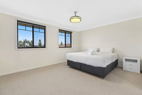 North Entrance Beach House - Accommodation Perth 6