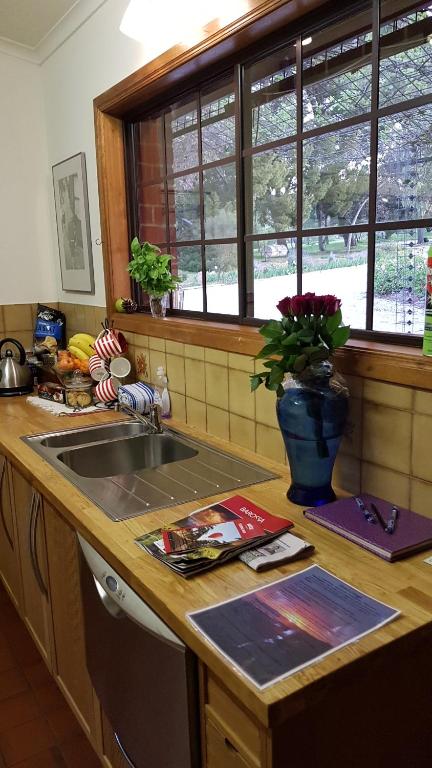 Barossa Glen Henris Cottage Bed & Breakfast - Accommodation Perth 1