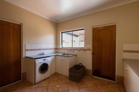 Maidstone Executive Residence - Perth Resorts 7