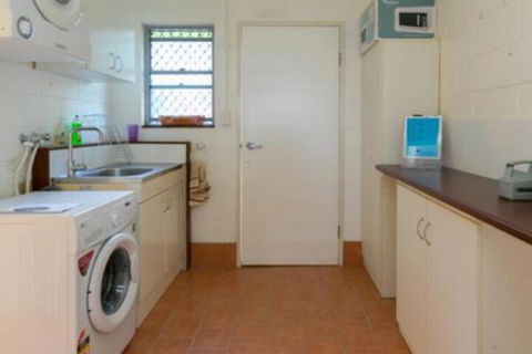 Blue Water Retreat Downstairs - Accommodation Perth 3