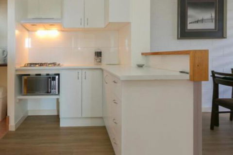 Blue Water Retreat Downstairs - Accommodation Perth 4