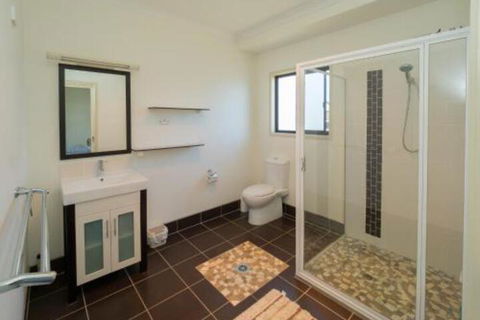 Blue Water Retreat Upstairs - Accommodation Perth 3