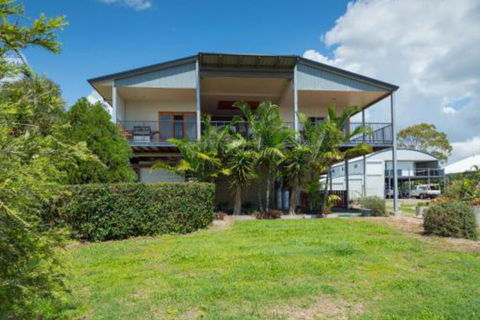 Blue Water Retreat Upstairs - Accommodation Perth 4