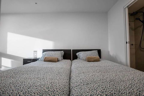 Brand New Apt With Sea Views In Heart Of St Kilda - Accommodation Perth 4