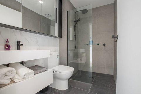 Brand New Apt With Sea Views In Heart Of St Kilda - Accommodation Perth 7