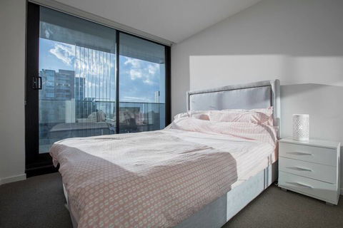 Brand New Apt With Sea Views In Heart Of St Kilda - Accommodation Perth 3