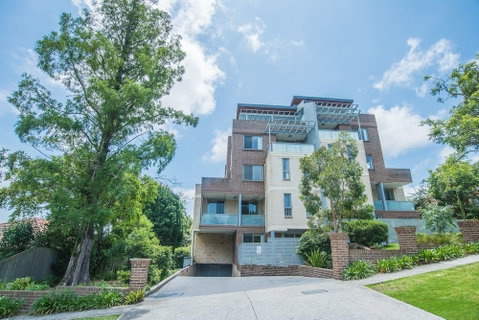 Designed Home Of Ultimate Convenience In Gordon - Accommodation Perth 0