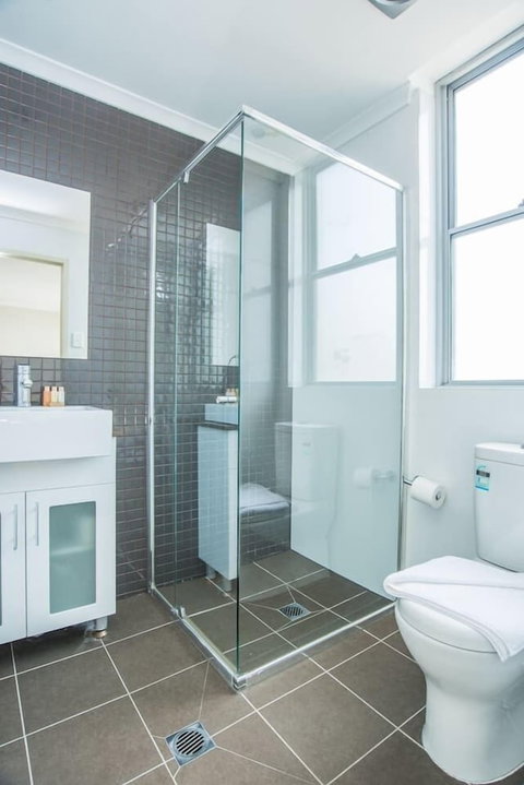 Designed Home Of Ultimate Convenience In Gordon - Accommodation Perth 4