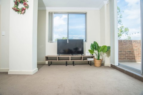 Designed Home Of Ultimate Convenience In Gordon - Accommodation Perth 3