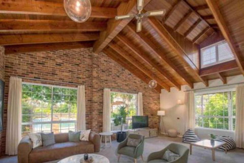 Luxurious Home On 5 Acres Close To CBD Sleeps 18 - Accommodation Perth 0