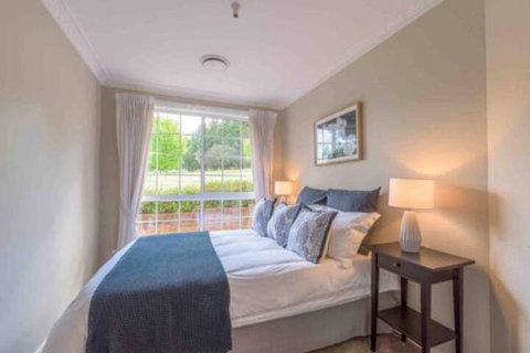 Luxurious Home On 5 Acres Close To CBD Sleeps 18 - Accommodation Perth 6