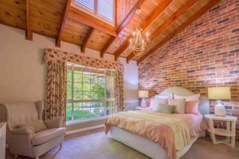 Luxurious Home On 5 Acres Close To CBD Sleeps 18 - Accommodation Perth 4