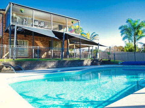 Magnificent Lakeview House Long Jetty - Accommodation Perth 5