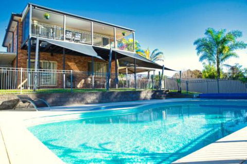 Magnificent Lakeview House Long Jetty - Accommodation Perth 0