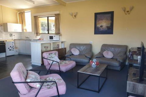 Cozy Beach Weekender - Perth Resorts 2