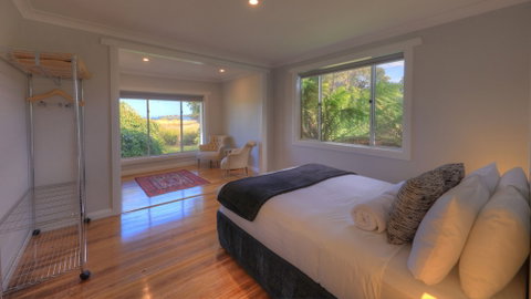 Castaway Cottage - Essentially Tas - Accommodation Perth 2
